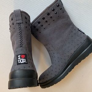 UGG PURE WOOL STUD BOOTS USA 8